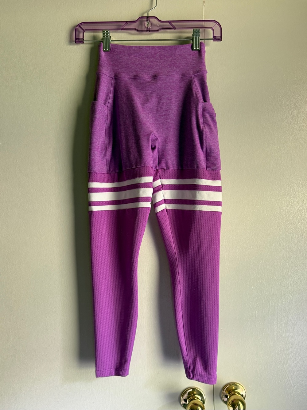 Bombshell Sportswear Women’s Purple Leggings Scrunch Bum Workout Size Medium